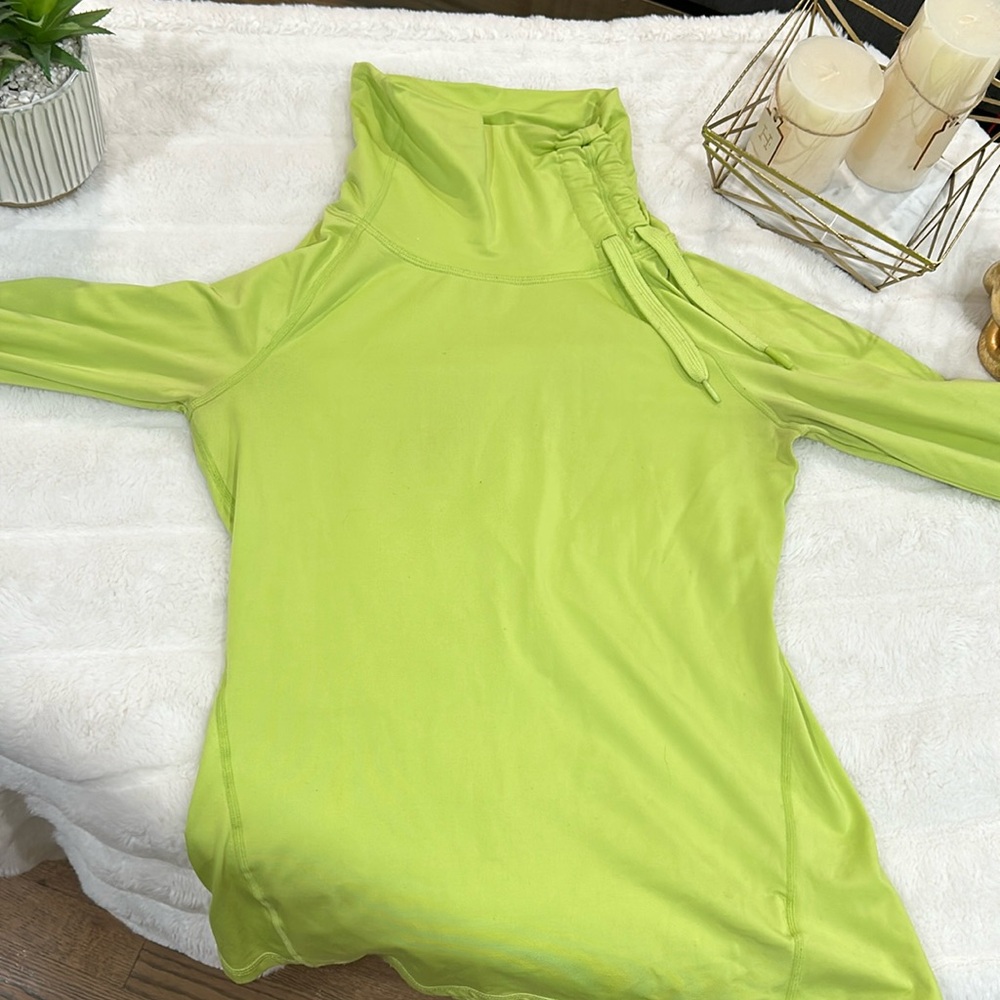 Green long sleeve sweater with thumb holes